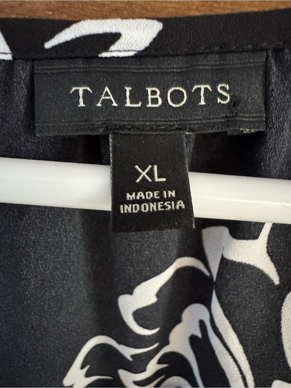 Talbots Black & White Floral V-Neck Blouse - Picture 3 of 4
